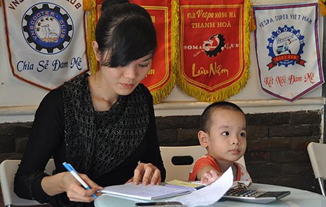 Chan dung nguoi vo bi don om con bo di cua Nguyen Hoang-Hinh-9